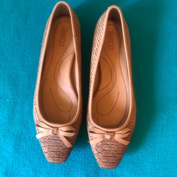 Shoes - Born Carri Ballet Flats Sz 8